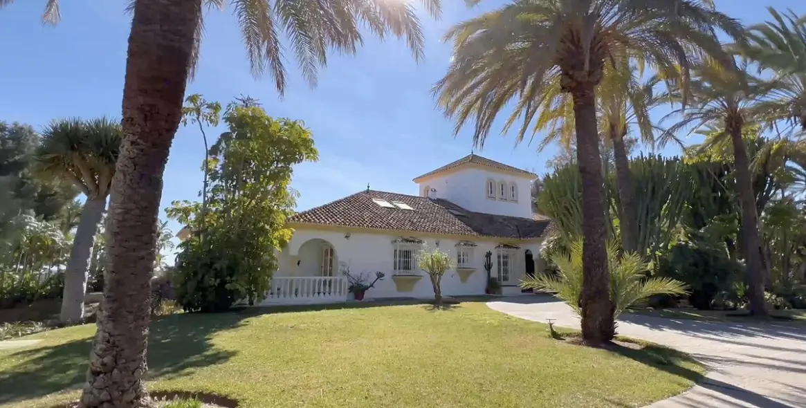 Sale of detached villa in Cerros del Aguila 4