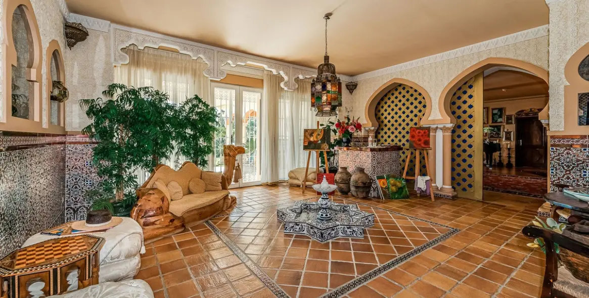 Sale of detached villa in Cerros del Aguila 6