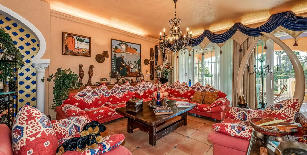 Sale of detached villa in Cerros del Aguila 9