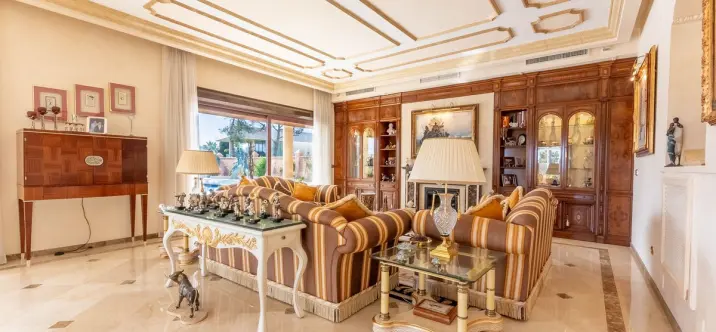 Venta de villa independiente en Los Monteros 1