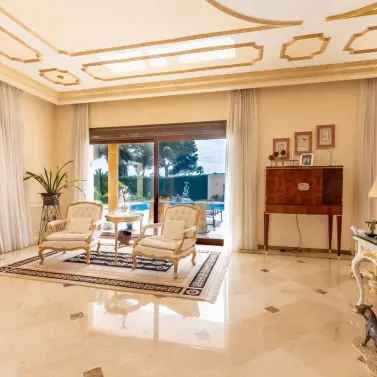 Venta de villa independiente en Los Monteros