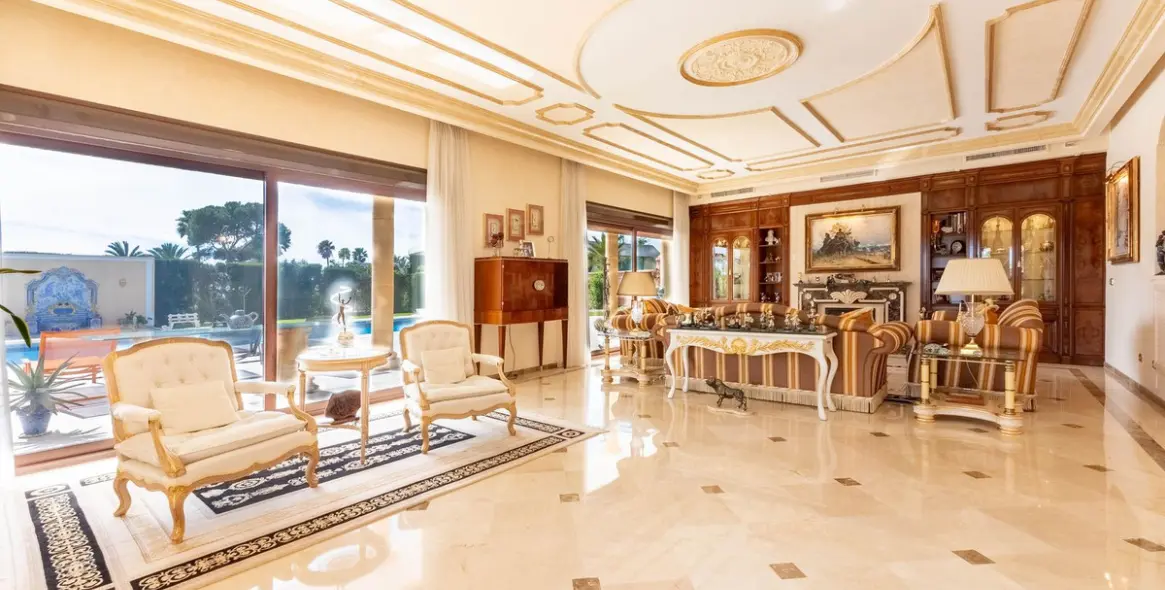 Venta de villa independiente en Los Monteros 5