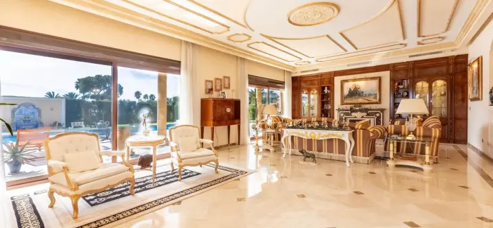 Venta de villa independiente en Los Monteros 4