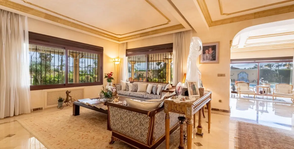 Venta de villa independiente en Los Monteros 12