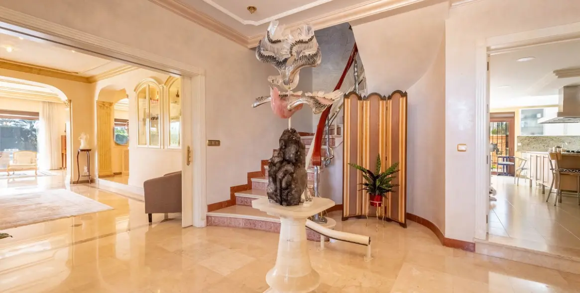 Venta de villa independiente en Los Monteros 15