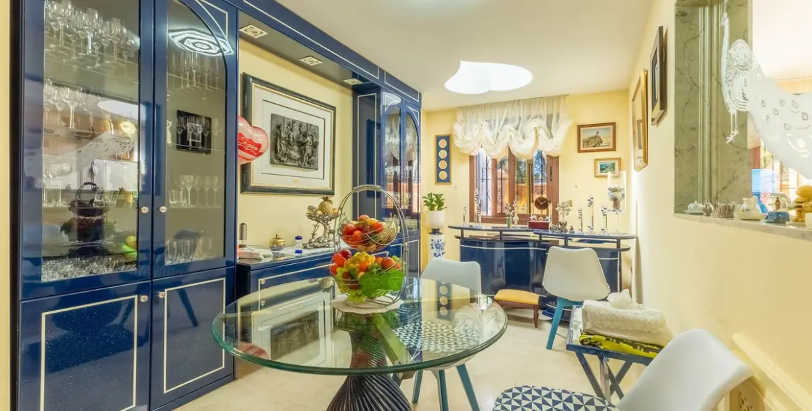 Venta de villa independiente en Los Monteros 16