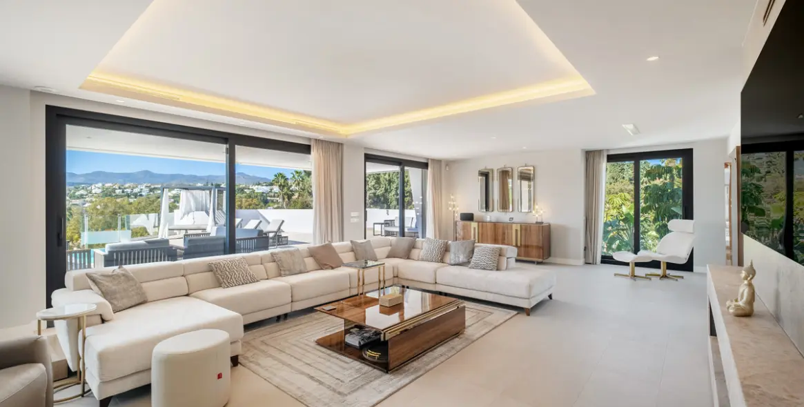 Venta de villa independiente en El Paraiso 5