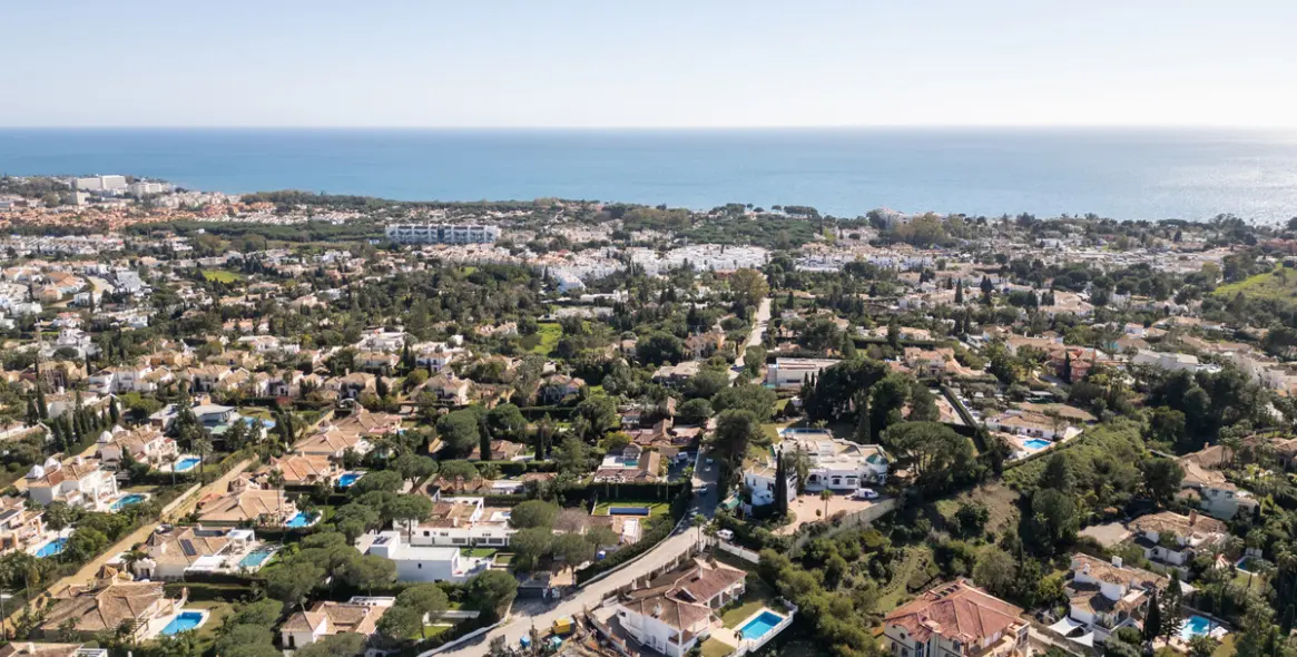 Sale of detached villa in El Paraiso 23