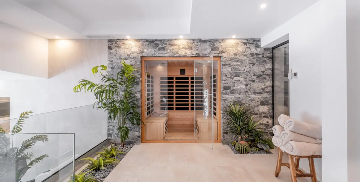 Sale of detached villa in El Paraiso 27