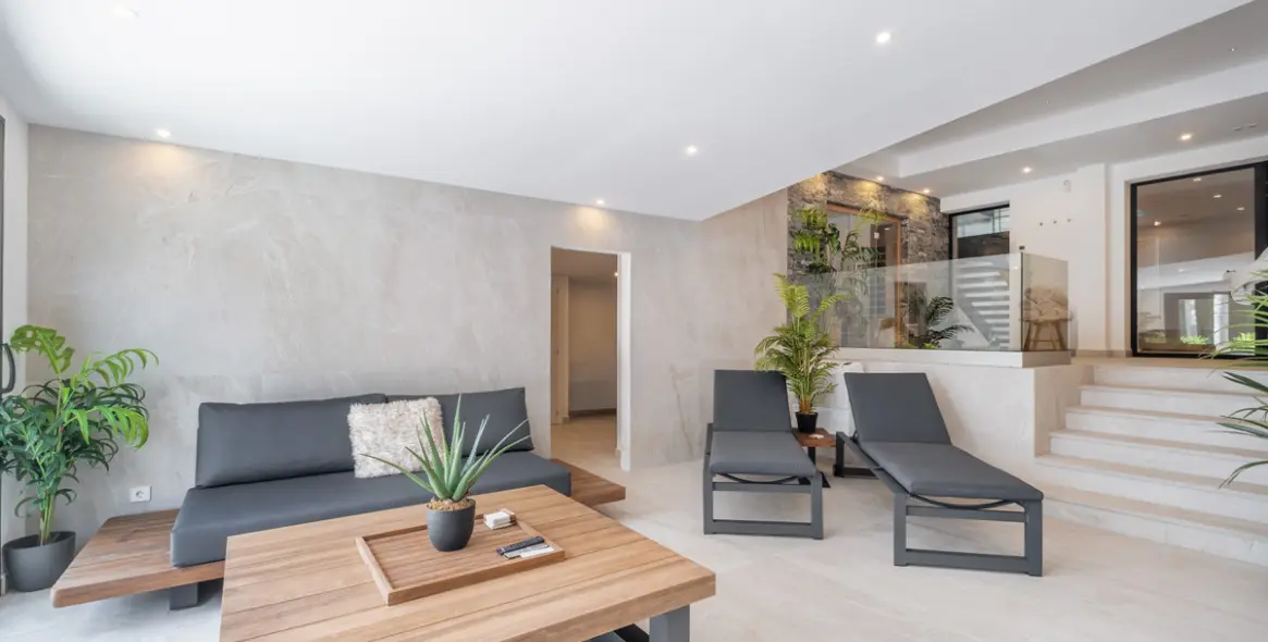 Sale of detached villa in El Paraiso 30