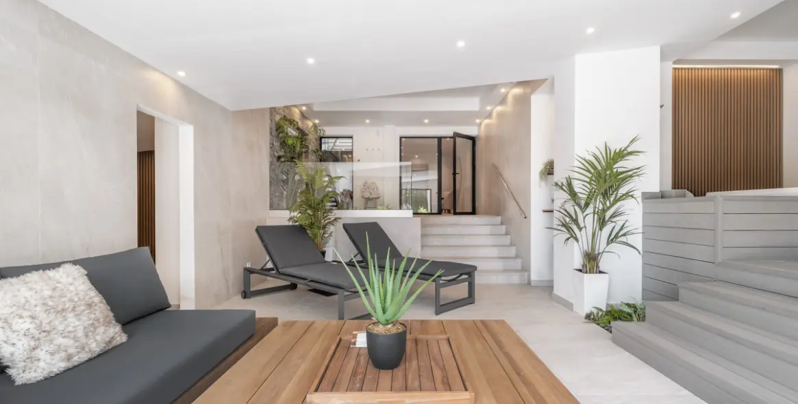 Sale of detached villa in El Paraiso 32