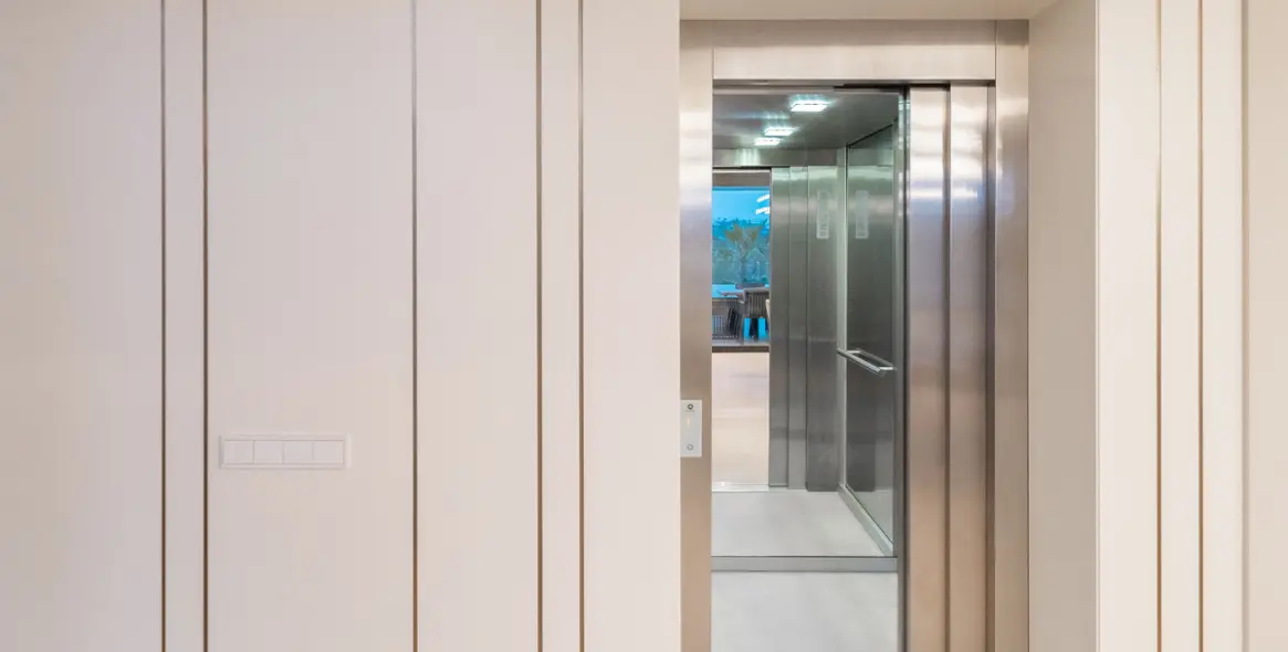 Sale of detached villa in El Paraiso 42