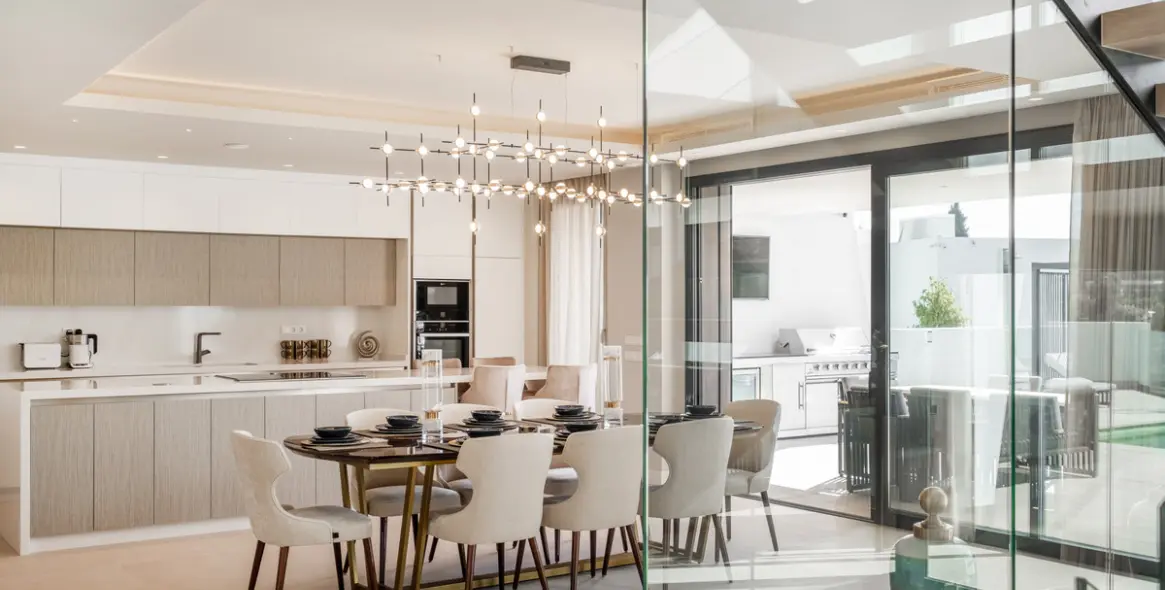 Sale of detached villa in El Paraiso 48