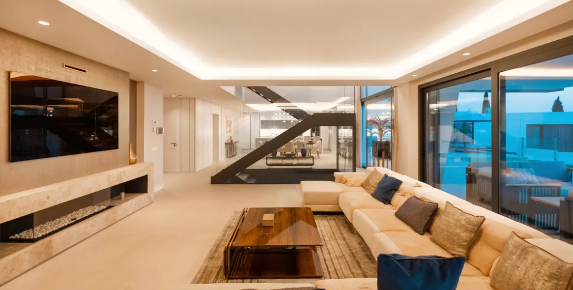 Sale of detached villa in El Paraiso 49