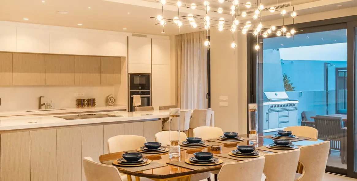 Sale of detached villa in El Paraiso 50