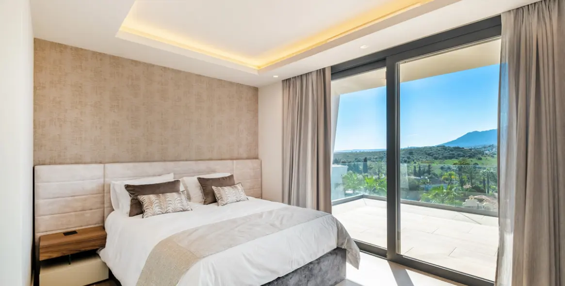 Sale of detached villa in El Paraiso 51