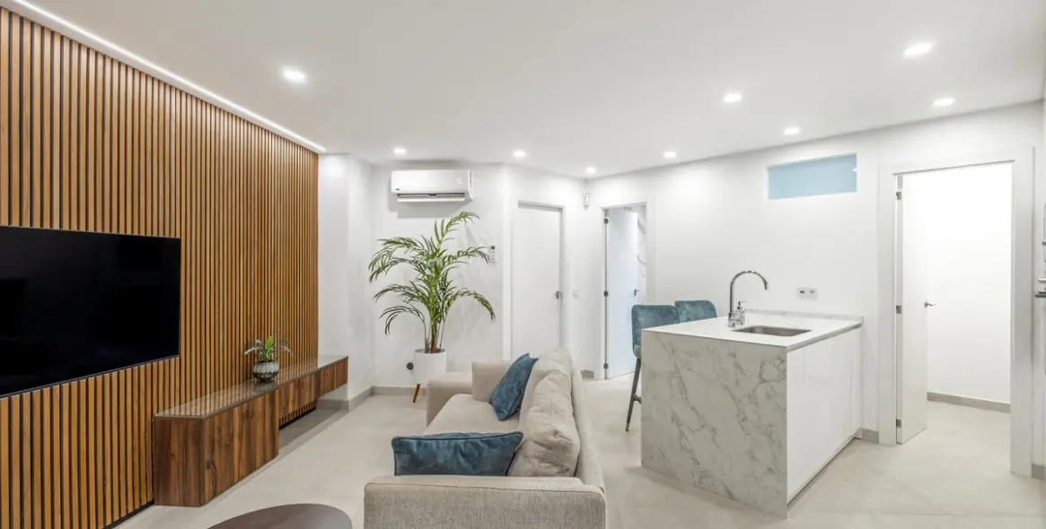 Sale of detached villa in El Paraiso 53