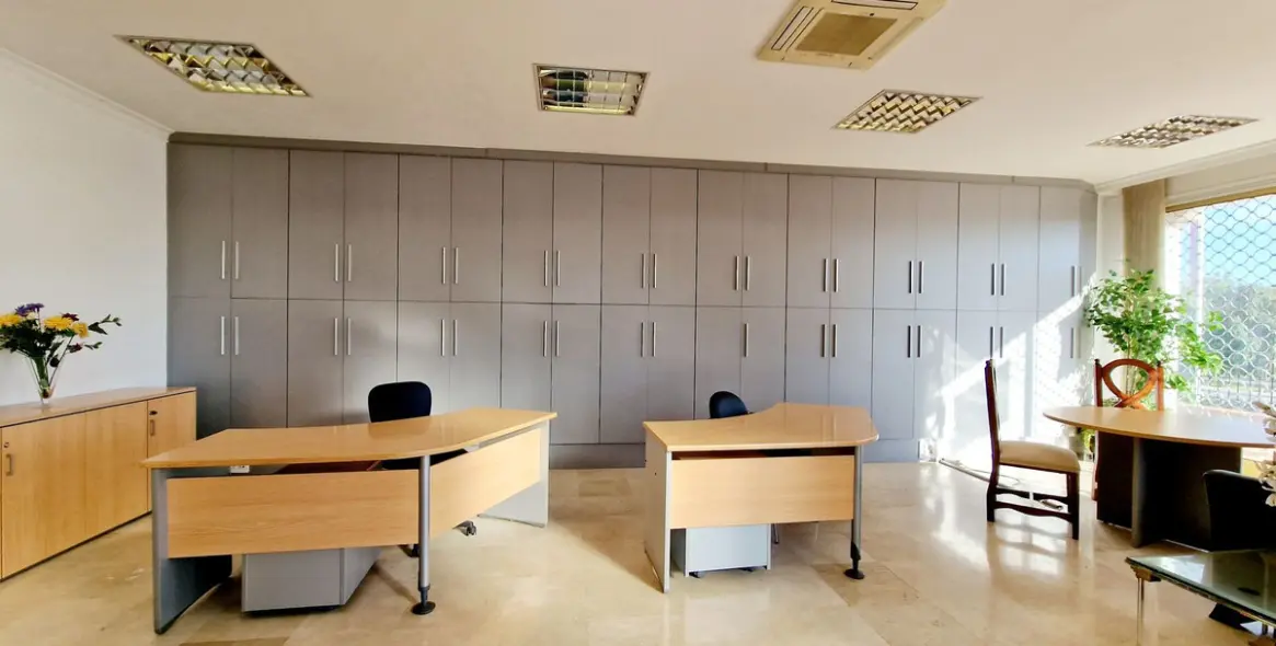 Долгосрочная аренда офиса в Estepona 1