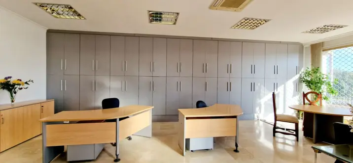 Долгосрочная аренда офиса в Estepona 0