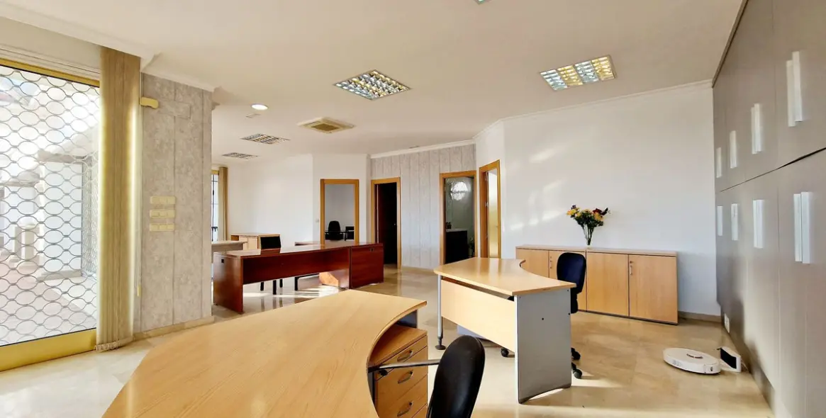 Долгосрочная аренда офиса в Estepona 2