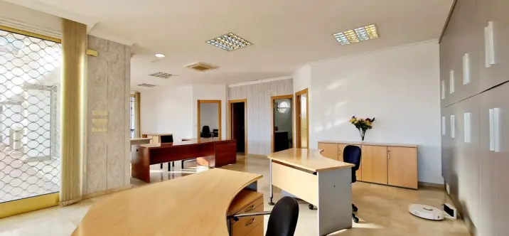 Долгосрочная аренда офиса в Estepona 1