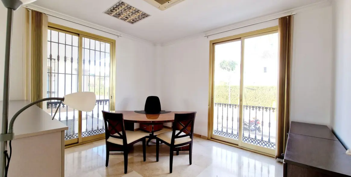 Долгосрочная аренда офиса в Estepona 5