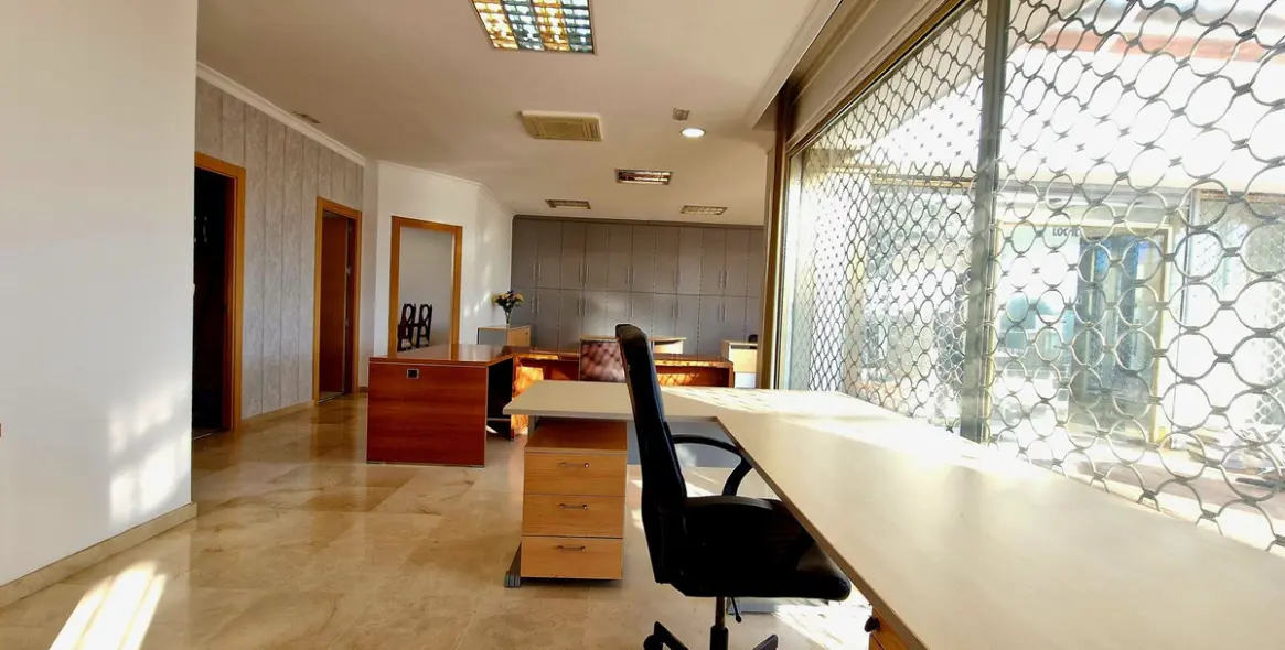 Долгосрочная аренда офиса в Estepona 10