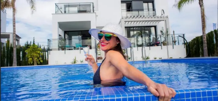 Alquiler a largo plazo de villa independiente en Estepona 2