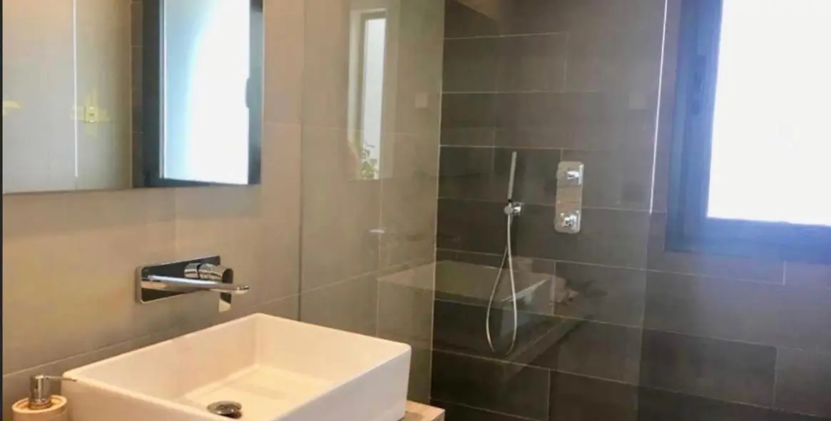 Долгосрочная аренда  отдельно стоящей виллы в Estepona 28