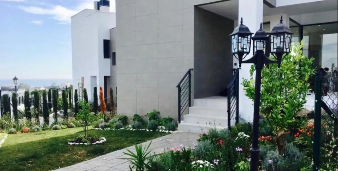 Долгосрочная аренда  отдельно стоящей виллы в Estepona 39