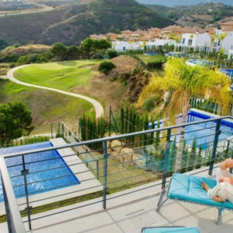 Long-term rent of detached villa in Estepona