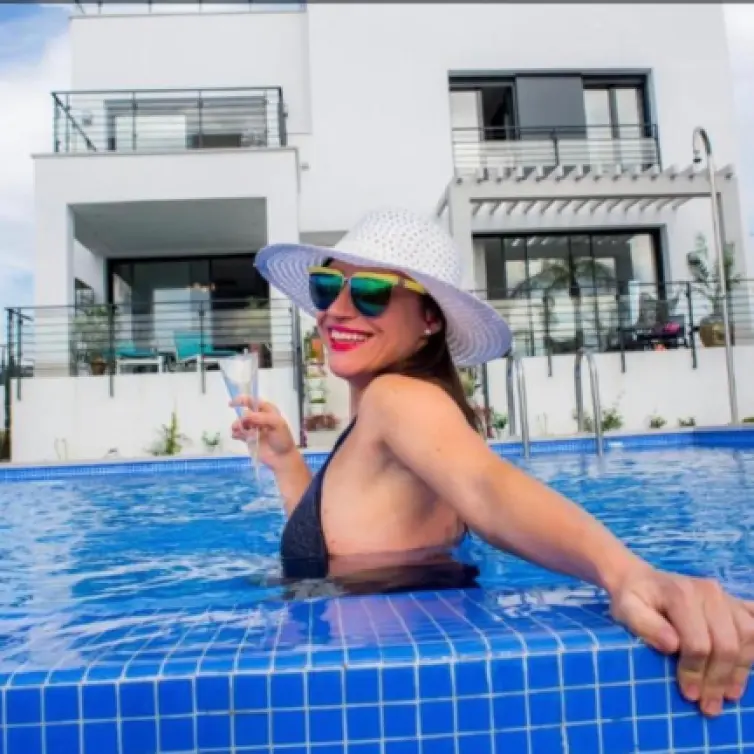 Long-term rent of detached villa in Estepona