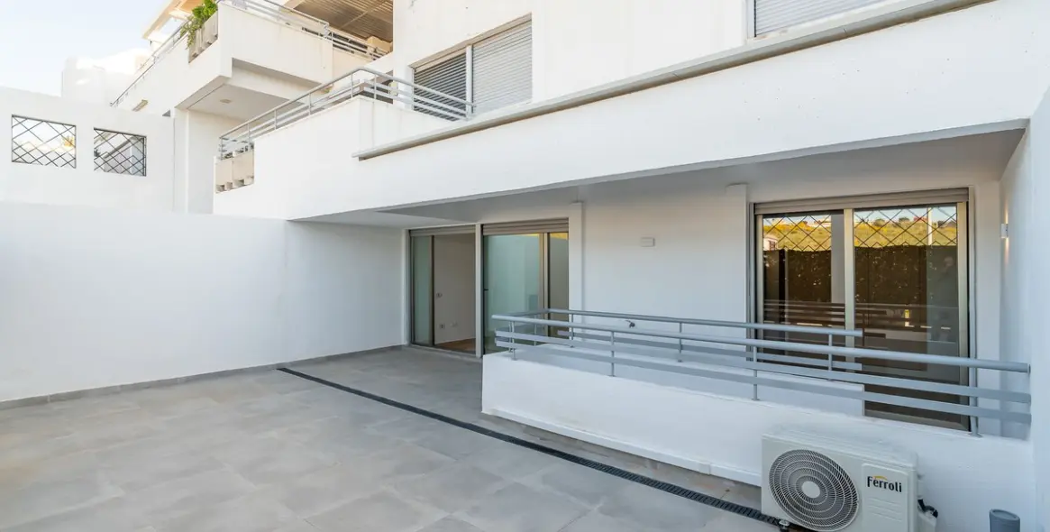 Sale of ground floor apartment in La Cala de Mijas 26