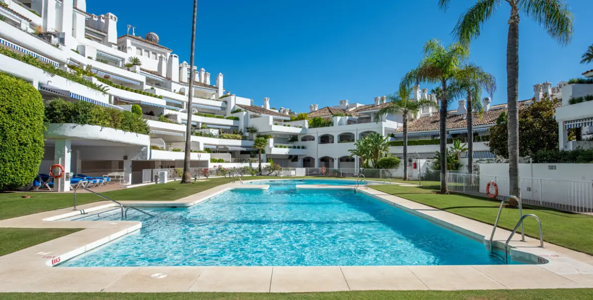 Sale of ground floor apartment in Río Real 1