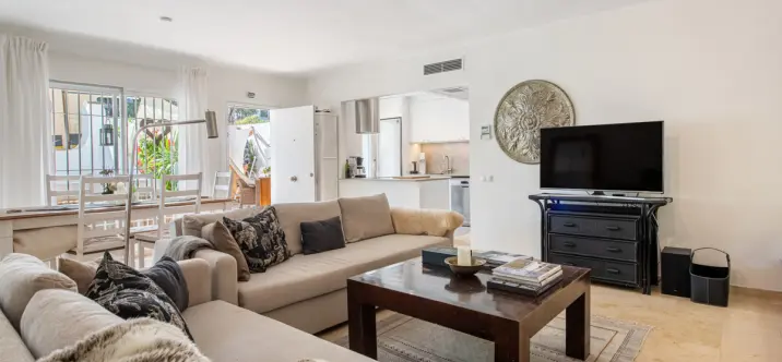 Sale of ground floor apartment in Río Real 3