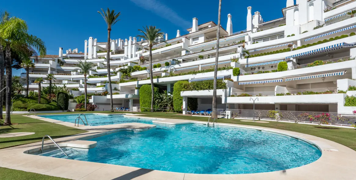 Sale of ground floor apartment in Río Real 7