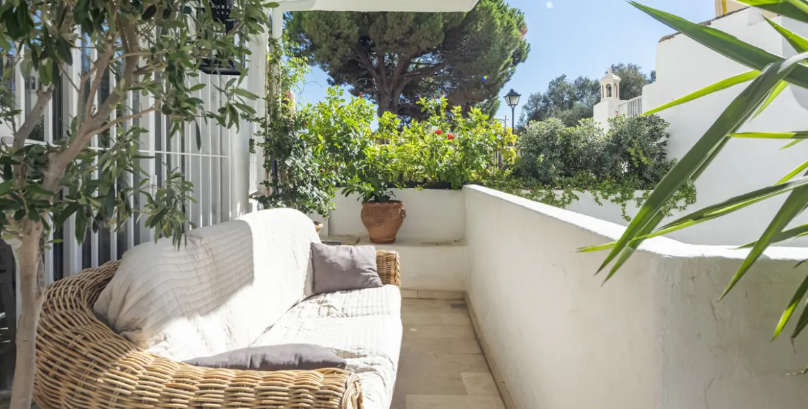 Sale of ground floor apartment in Río Real 10