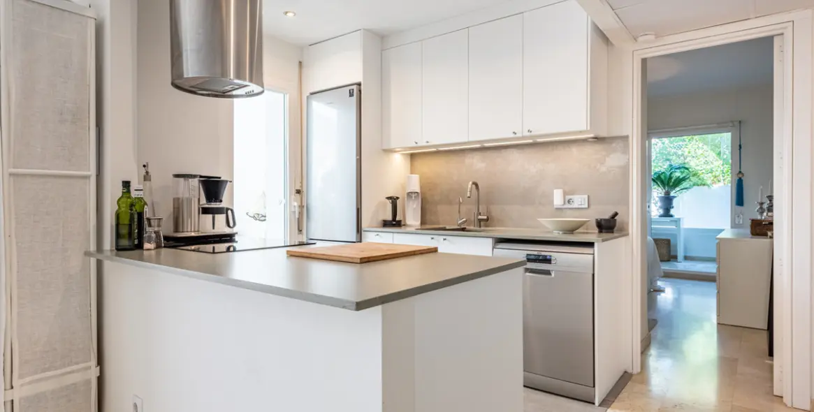Sale of ground floor apartment in Río Real 12
