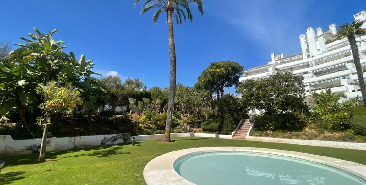 Sale of ground floor apartment in Río Real 14