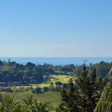 Продажа двухуровневого пентхауса в Benahavís