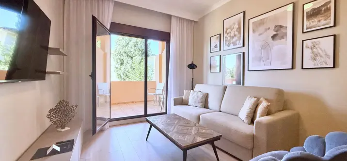 Продажа двухуровневого пентхауса в Benahavís 1