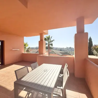 Продажа двухуровневого пентхауса в Benahavís