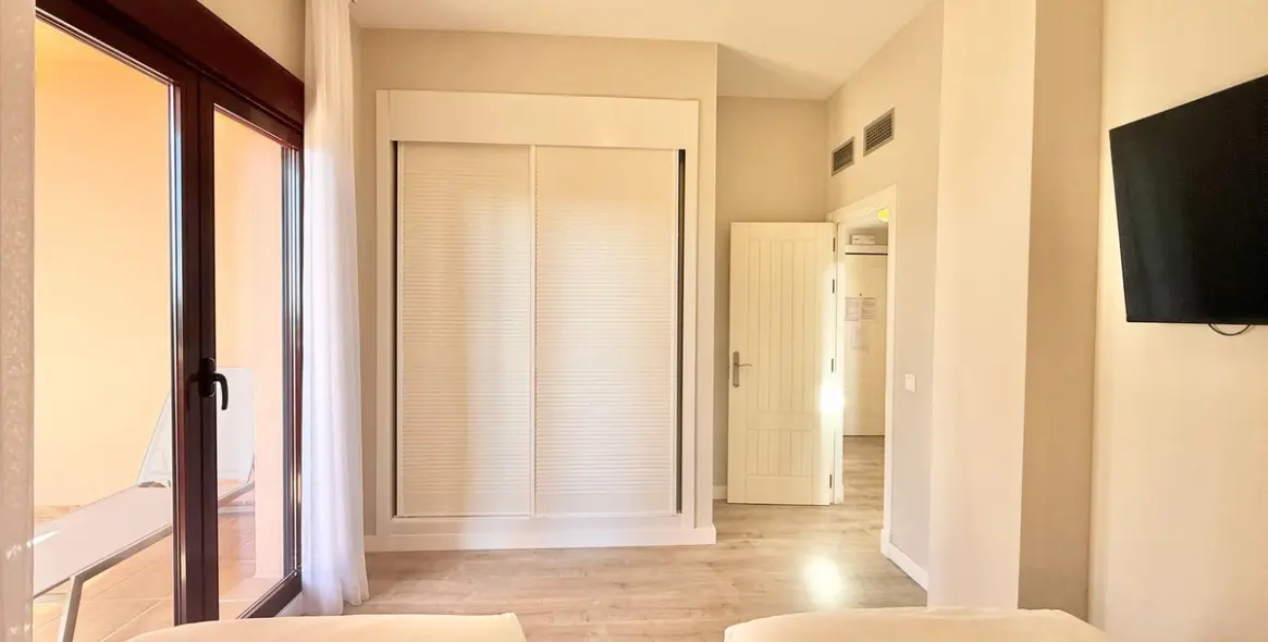 Продажа двухуровневого пентхауса в Benahavís 11