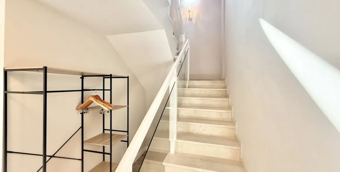 Продажа двухуровневого пентхауса в Benahavís 16