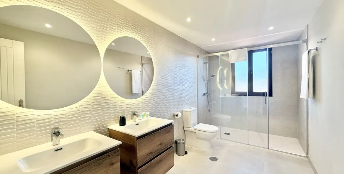 Продажа двухуровневого пентхауса в Benahavís 18