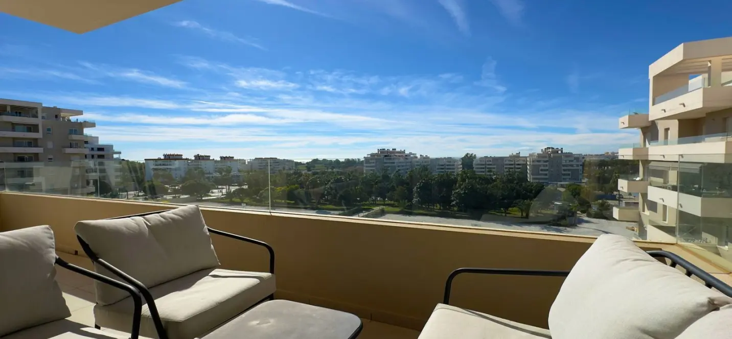 Venta de apartamento en planta media en La Campana 0