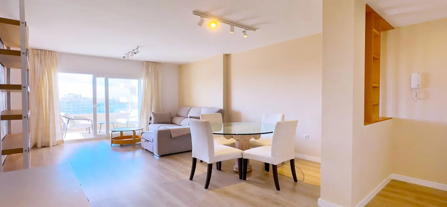 Venta de apartamento en planta media en La Campana 1