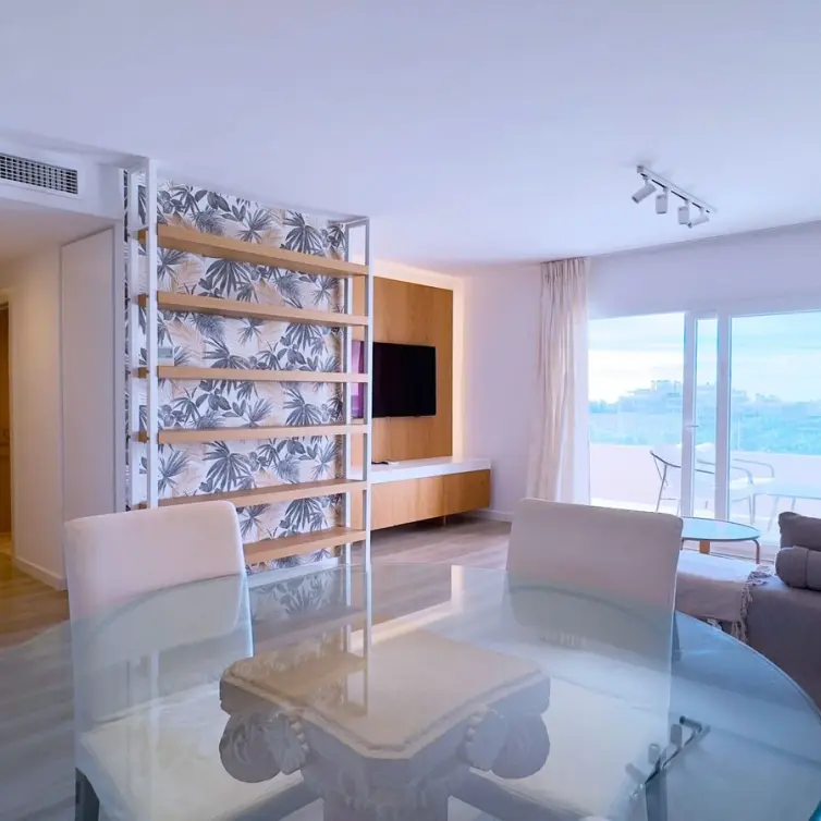 Venta de apartamento en planta media en La Campana