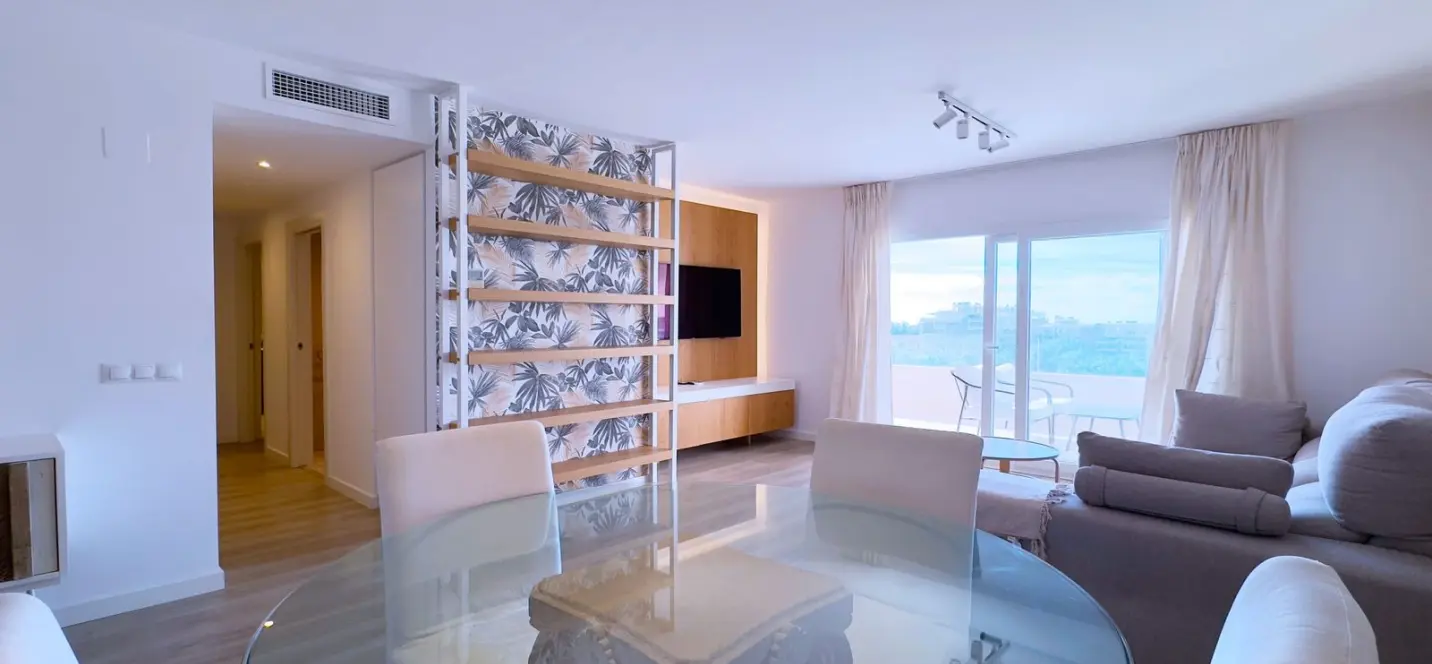 Venta de apartamento en planta media en La Campana 2