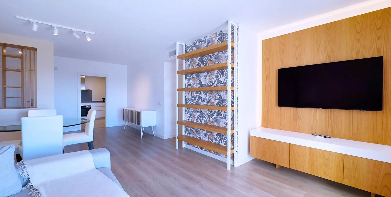 Venta de apartamento en planta media en La Campana 4